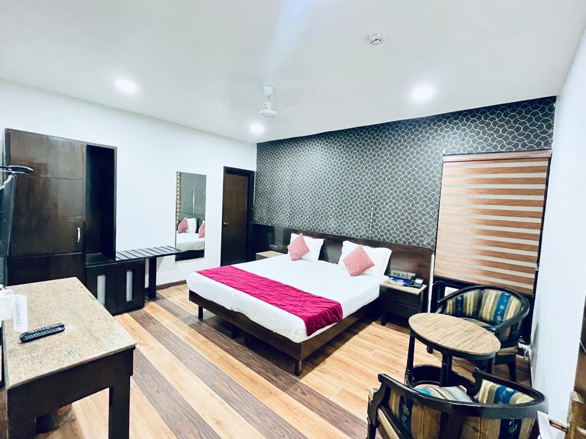 Ganga Ashoka Hotel רישיקש מראה חיצוני תמונה