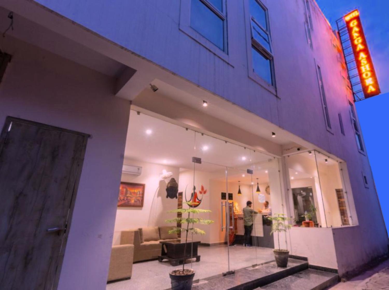 Ganga Ashoka Hotel רישיקש מראה חיצוני תמונה